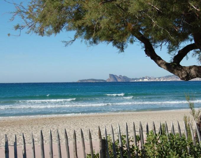 Rez-De-Villa Proche De La Mer - Villa Temana Saint-Cyr-sur-Mer Exteriér fotografie